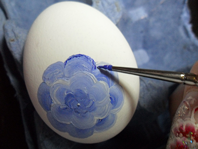 Роспись яиц «Синий цветок»