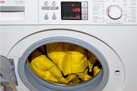 Как правильно постирать пуховик в стиральной машине